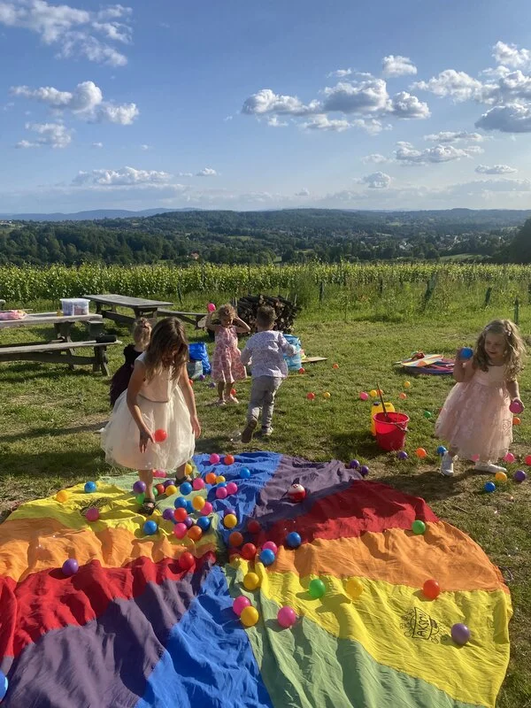 Mini disco z kolorową chustą - animacje na komunię Kraków